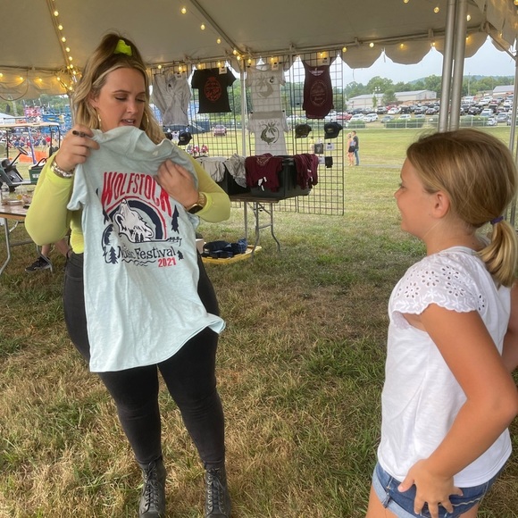 Wolfstock Music Festival 2021 T-Shirt Priscilla Block signed autographed t-shirt - Picture 8 of 9